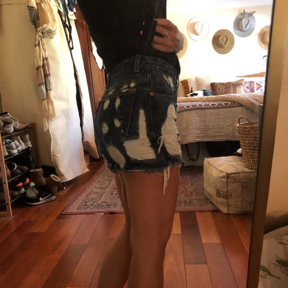 Vintage Levi’s Distressed Denim Shorts - Picture 6 of 6